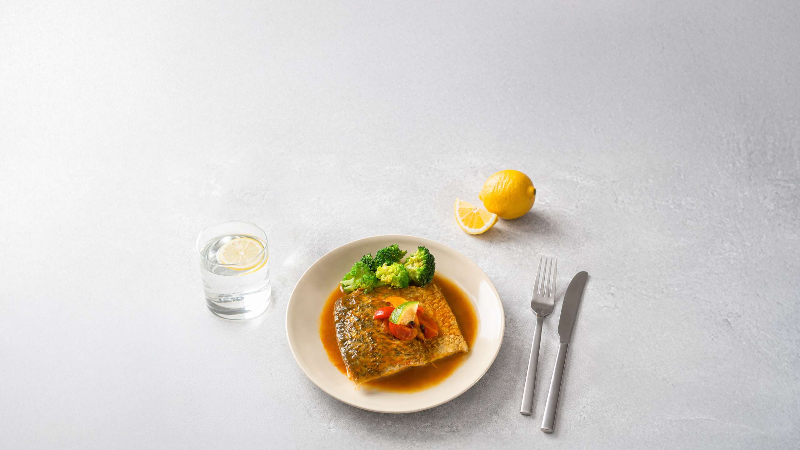 薑黃香料橄欖油煨鱸魚